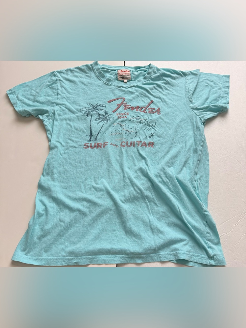 Fender Men’s Large Aqua Surf Guitar Graphic T-Shirt Retro American Needle